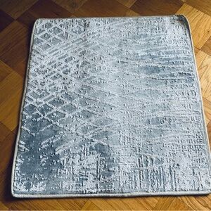 Textured Cream and Gray Rug, new